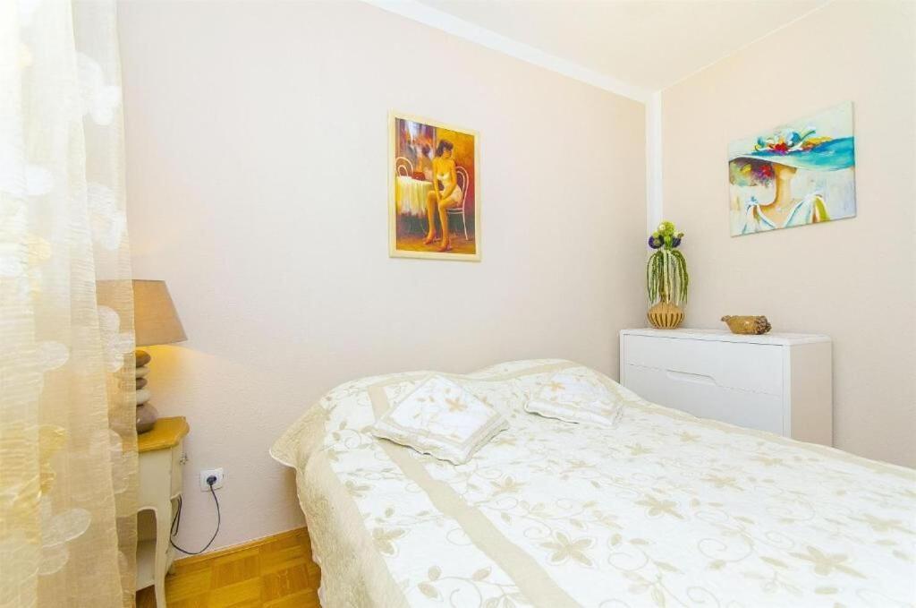 Apartments Nives Trogir Exterior foto