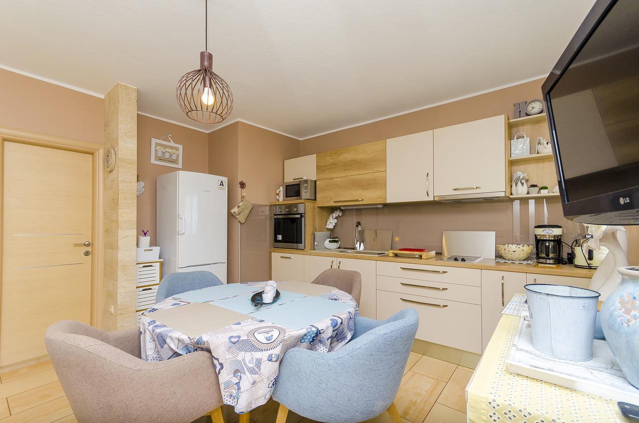 Apartments Nives Trogir Exterior foto